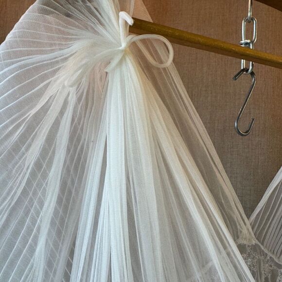 Vintage sheer Tricot Nylon GMC nightgown - 38. - Picture 4 of 7